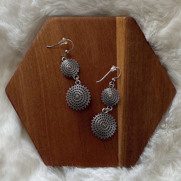 BRIGHTON RARE Ferrara Eternity French Wire Earrings in Silver • JA4370 Medallion - Picture 4 of 10